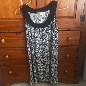 Loft size small Chic Black and White Patterned Dress